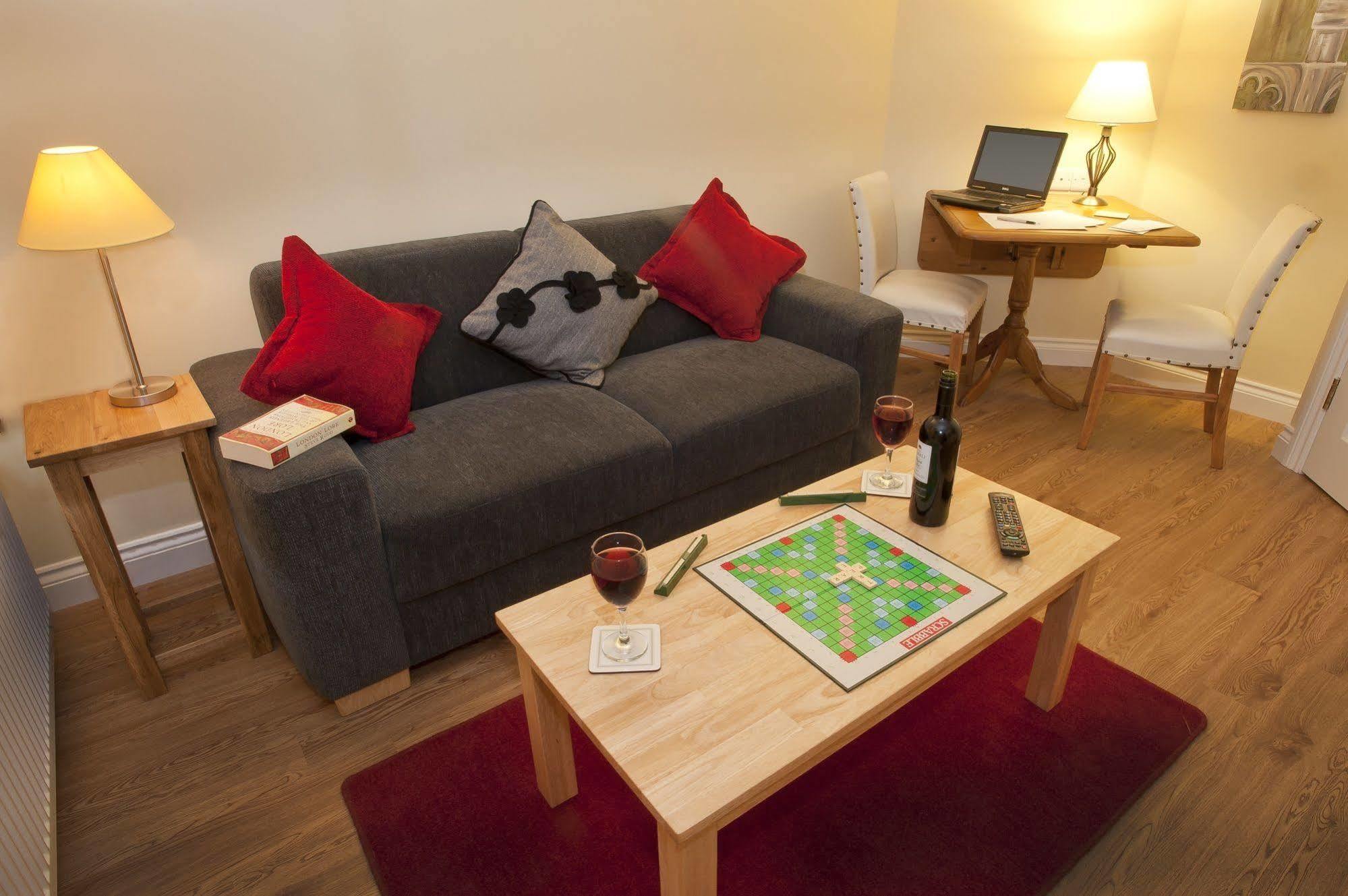 Peartree Serviced Apartments Salisbury Exterior foto
