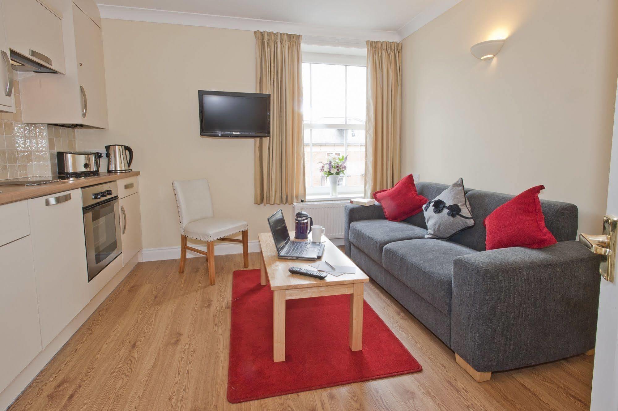 Peartree Serviced Apartments Salisbury Exterior foto