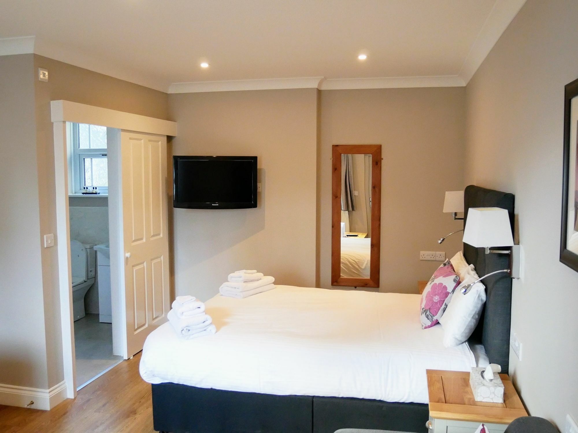 Peartree Serviced Apartments Salisbury Exterior foto